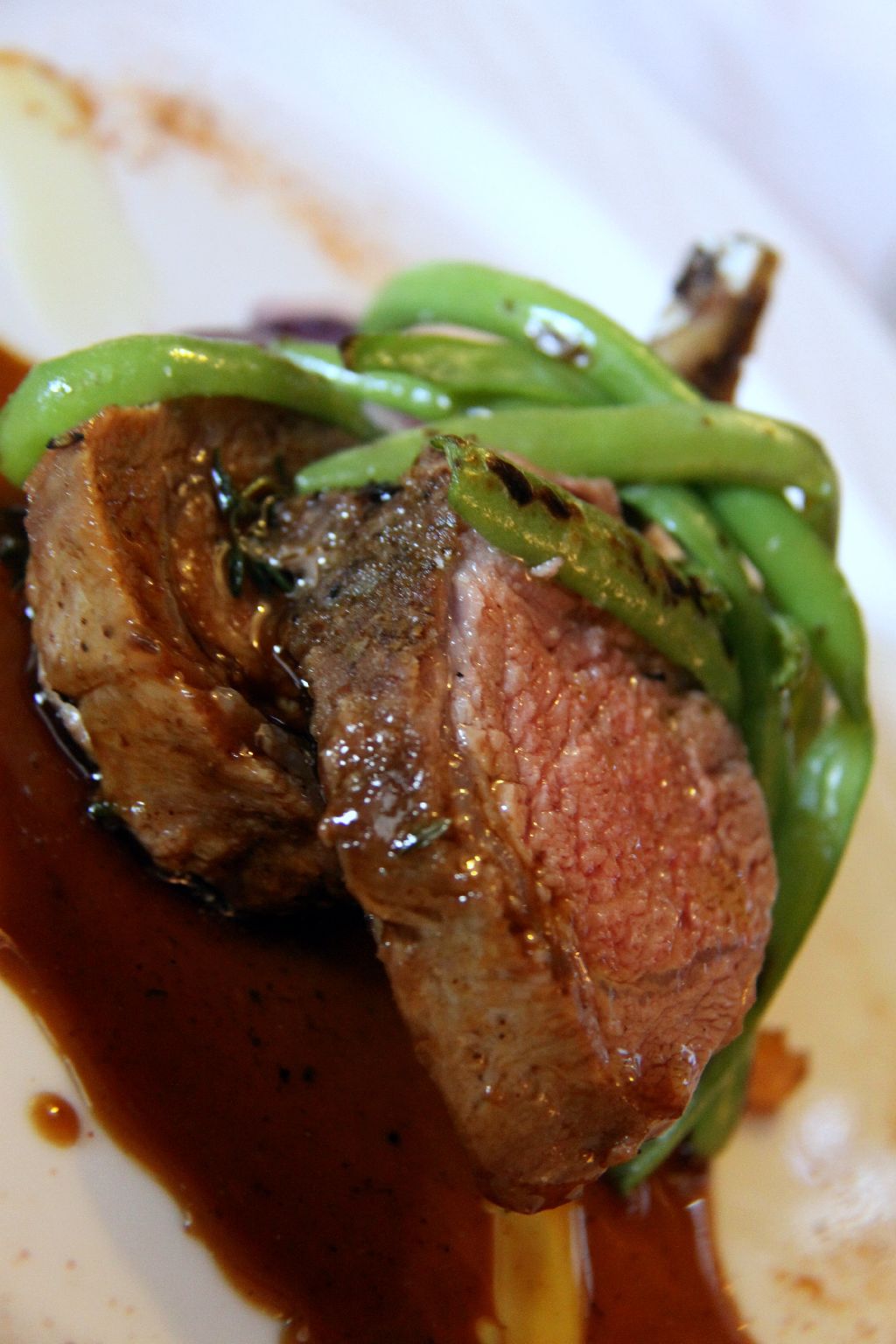 Agneau fumé au thym